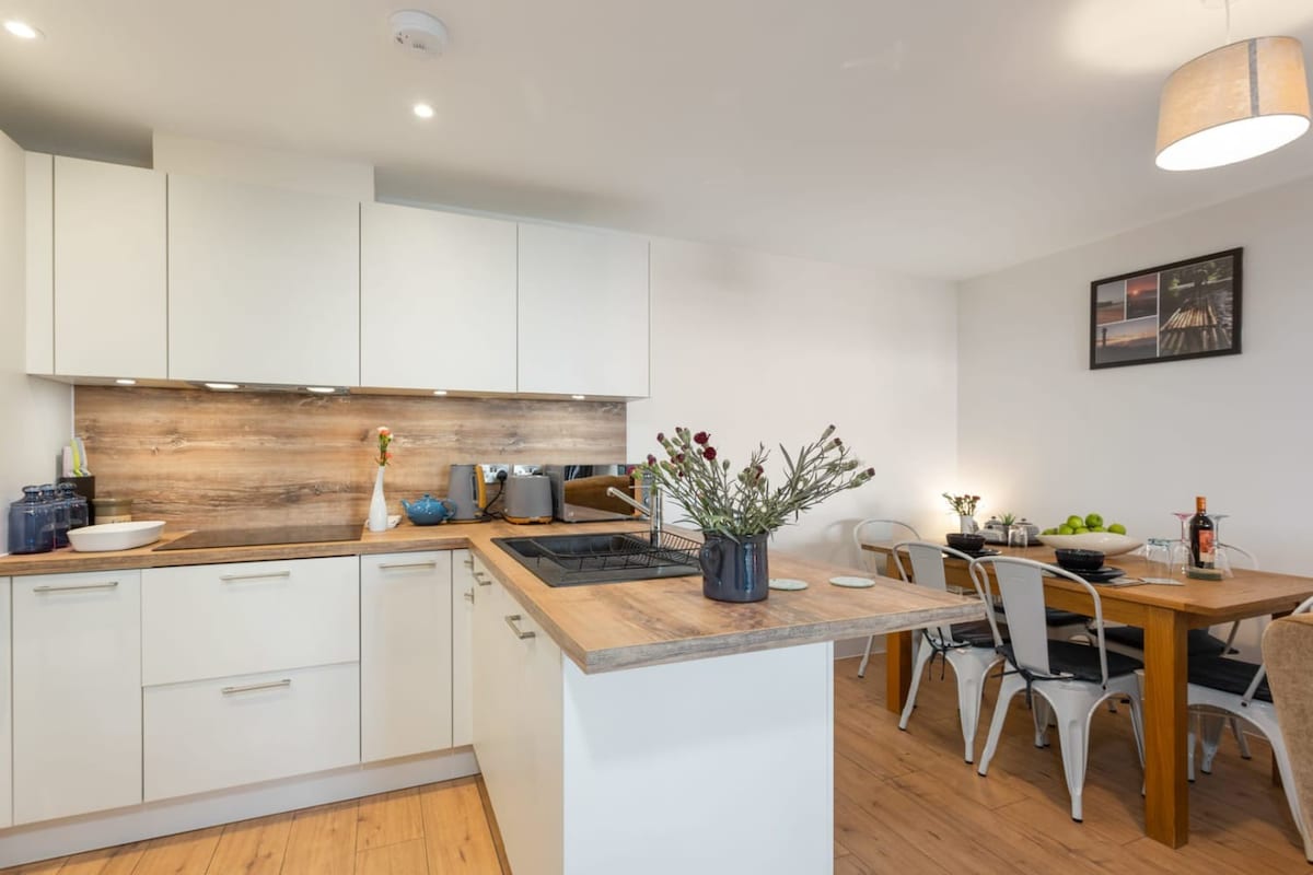 Farrier William in Margate | Sleeps 4